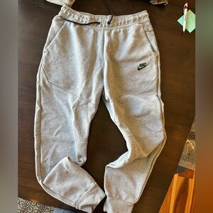 Nike Sportswear Tech Fleece
Men's Joggers. Size M. Mens grey. Good condition